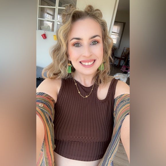 Meet your Posher, Megan - Picture 4 of 5